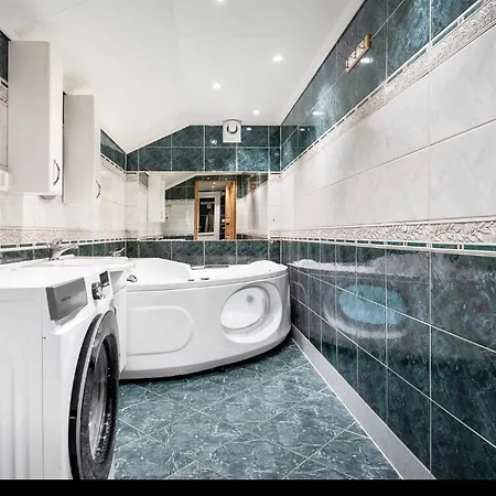 Et Fint Og Stort Enebolig Sentralt I Voss!