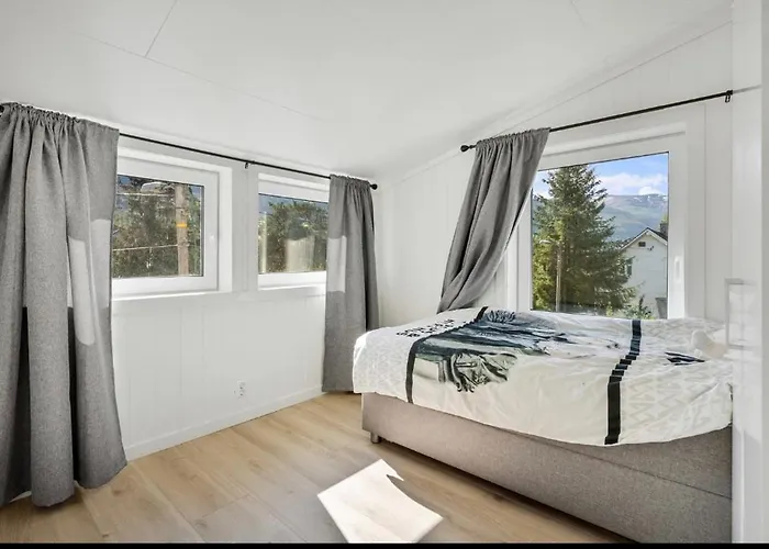 Et Fint Og Stort Enebolig Sentralt I Voss! Ferienhaus Voss