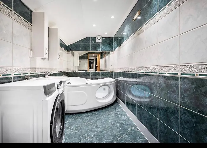 Et Fint Og Stort Enebolig Sentralt I Voss!