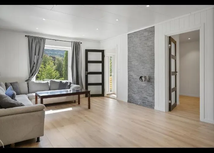 Et Fint Og Stort Enebolig Sentralt I Voss! Ferienhaus Voss